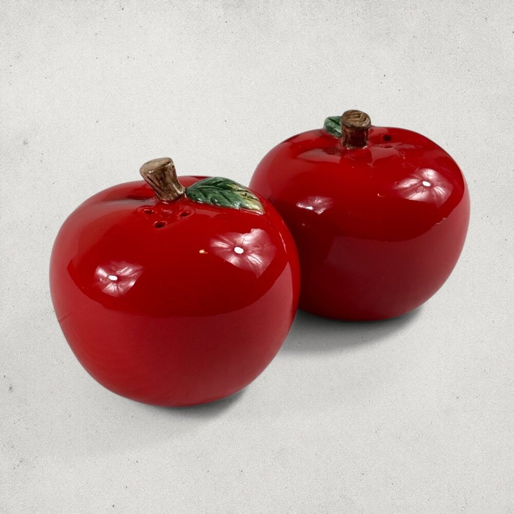 Russ Apple Salt & Pepper Shakers Red Ceramic Kitchen Decor Set Vintage
